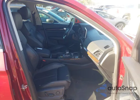 2018 Audi Q5 2.0T Premium/2.0T Tech Premium z USA, uszkodzony, nr VIN WA1BNAFY4J2237636